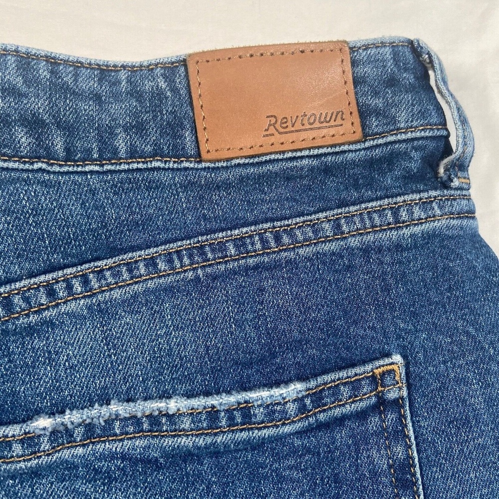 Relaxed Blue Denim Jeans with Classic Twill Weave
